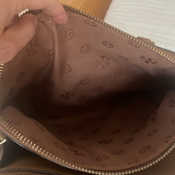 Tory Burch hang bag tan color medium size - Picture 10 of 12